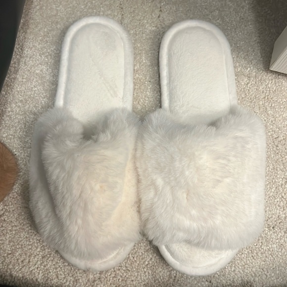 Shoes - Slippers